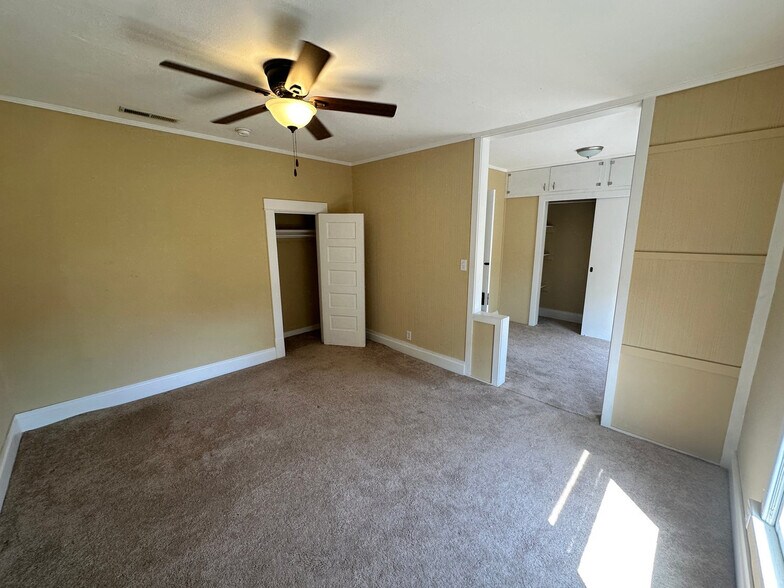 Building Photo - 2641 1/2 Collis Ave