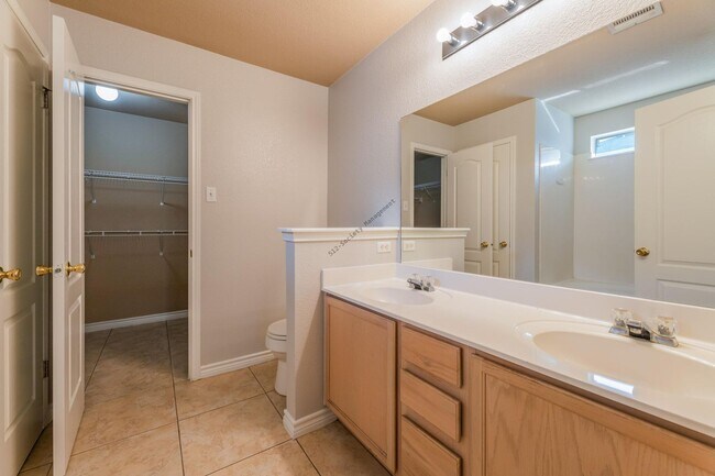 Building Photo - "Charming 3-Bedroom Home with 2 Full Baths in Pflugerville's Heart - 1315 Sq Ft of Comfort!"
