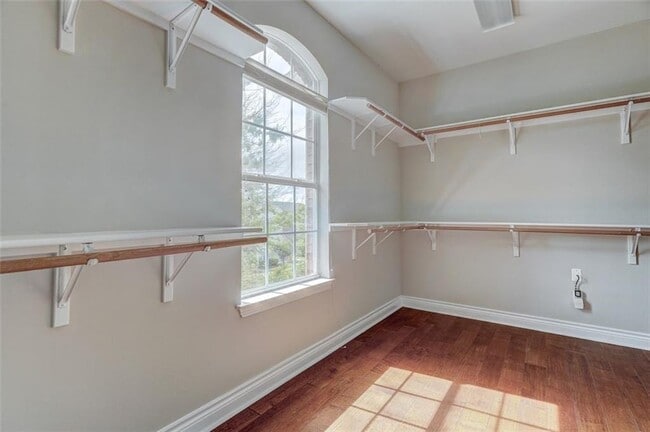 Building Photo - 10140 Brimfield Dr