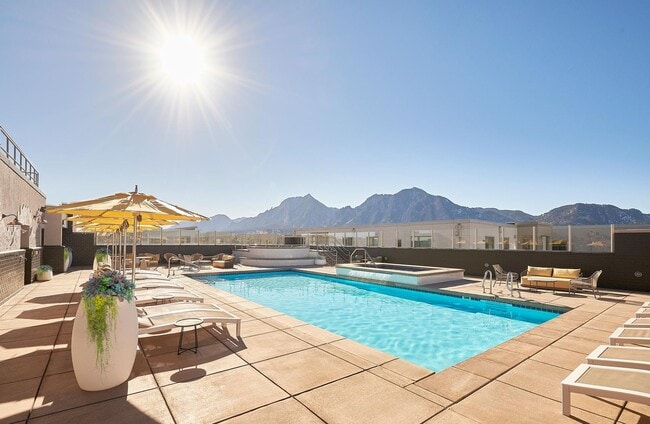 Building Photo - Modern 1 BDR in Peloton - All the Amenities