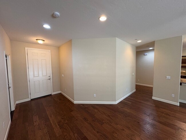 Building Photo - SE Visalia home Coming Soon!!