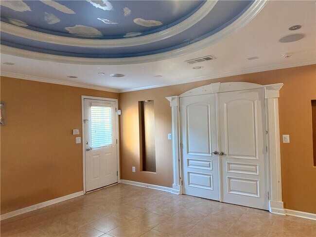 Building Photo - 1880 Manor View