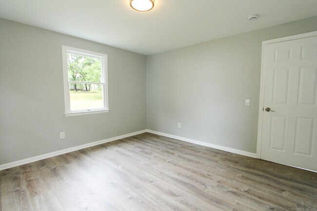 Building Photo - 17 Pinehurst Ave