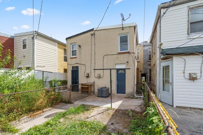 Building Photo - 428 N Patterson Park Ave