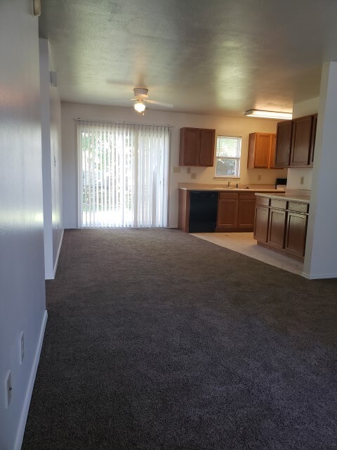 Building Photo - 3 bedroom, 2 bath House: Available August ...