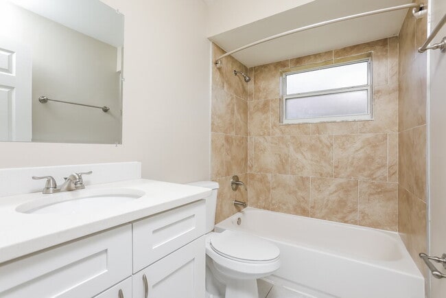 Building Photo - 238 Satinwood Cir