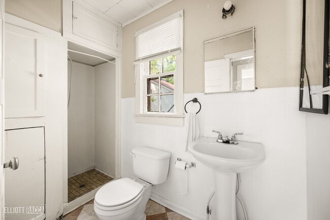 Building Photo - 2404 Orange St