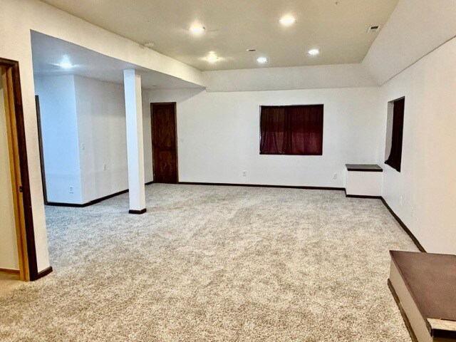 Building Photo - 1112 Meadow Oaks Dr