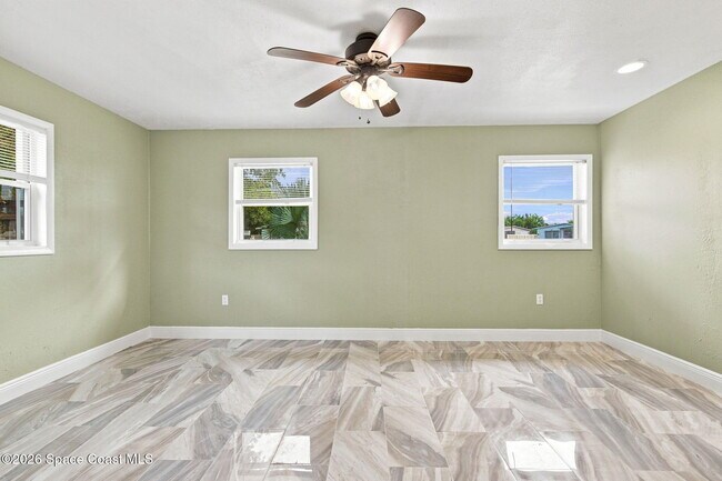 Building Photo - 2267 Robinhood Dr