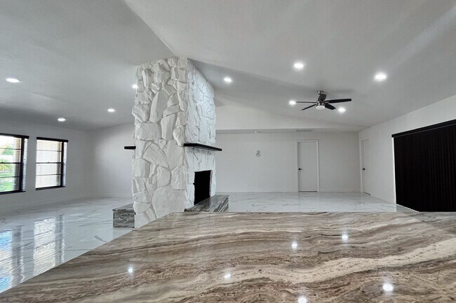 Building Photo - 1837 Seafan Cir