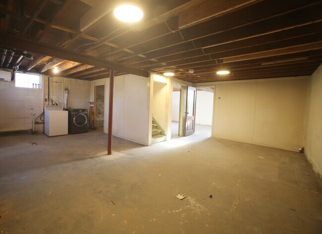 Building Photo - 4 Coffey Ave