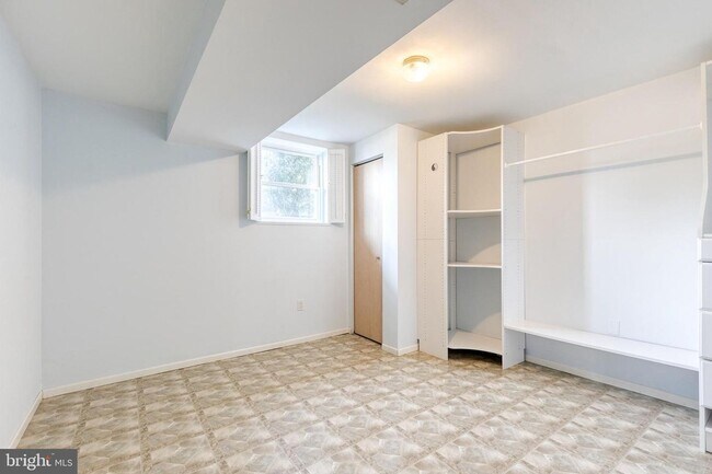 Building Photo - Beautiful 3bd 3bth single family ranch sty...