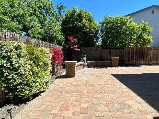 Building Photo - Large updated home located 3.9 Miles from Apple Headquarters, 8.6 miles form Googleplex