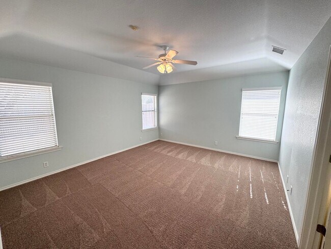 Building Photo - 3 Bed 2 Bath Ready To Rent ASAP!