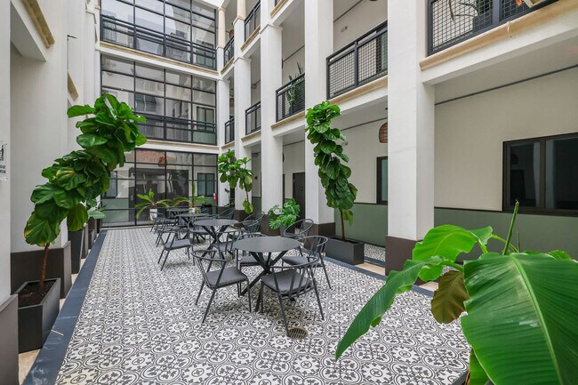 Building Photo - 3031 NE 4th Ave