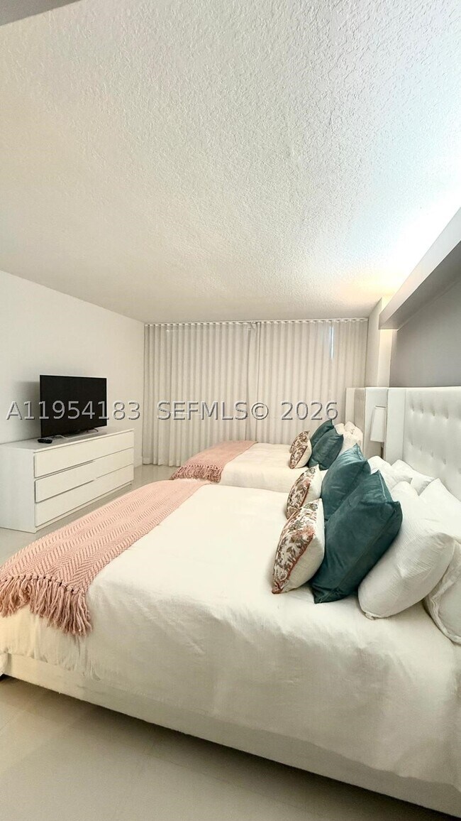 Building Photo - 6917 Collins Ave