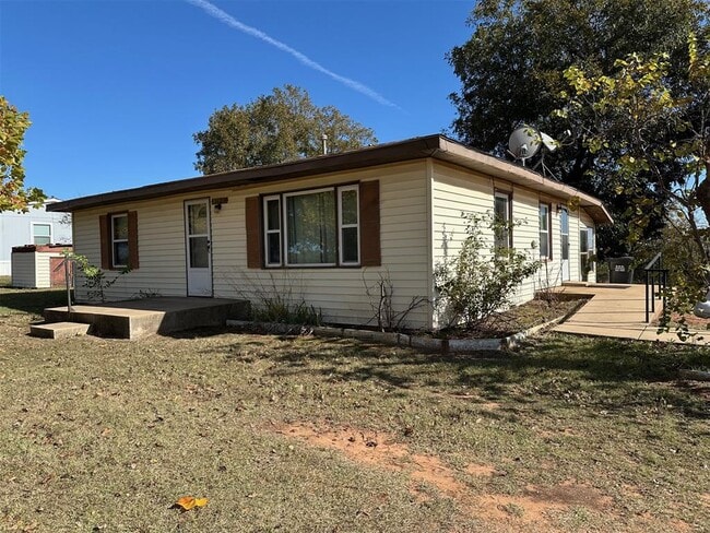 Building Photo - 1424 S Academy Rd