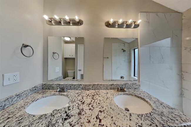 Building Photo - 542 Enchanted Hollow Dr