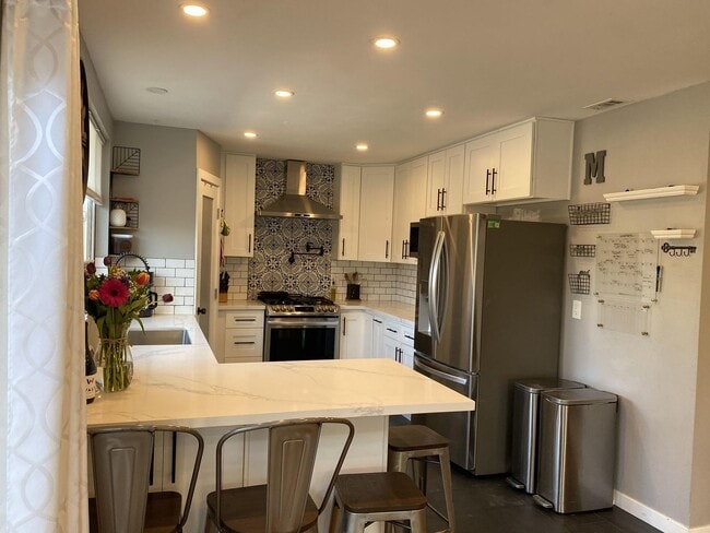 Building Photo - Charming 3 bed 2 bath home in Serra Mesa