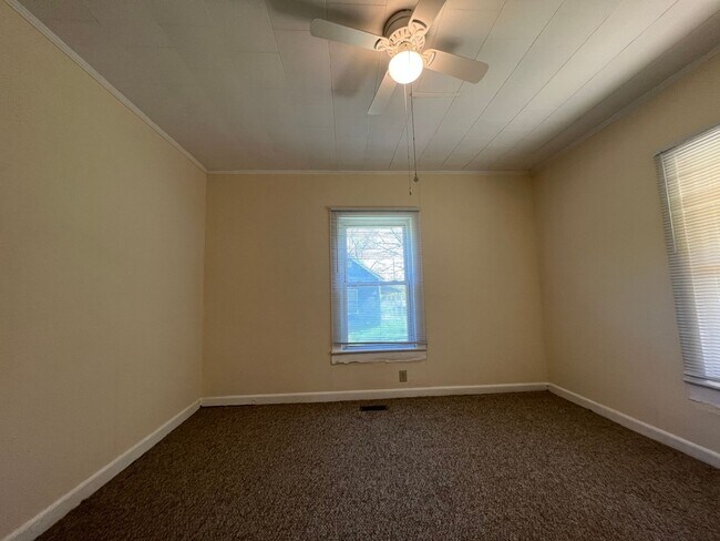 Building Photo - 622 Woodlawn Ave