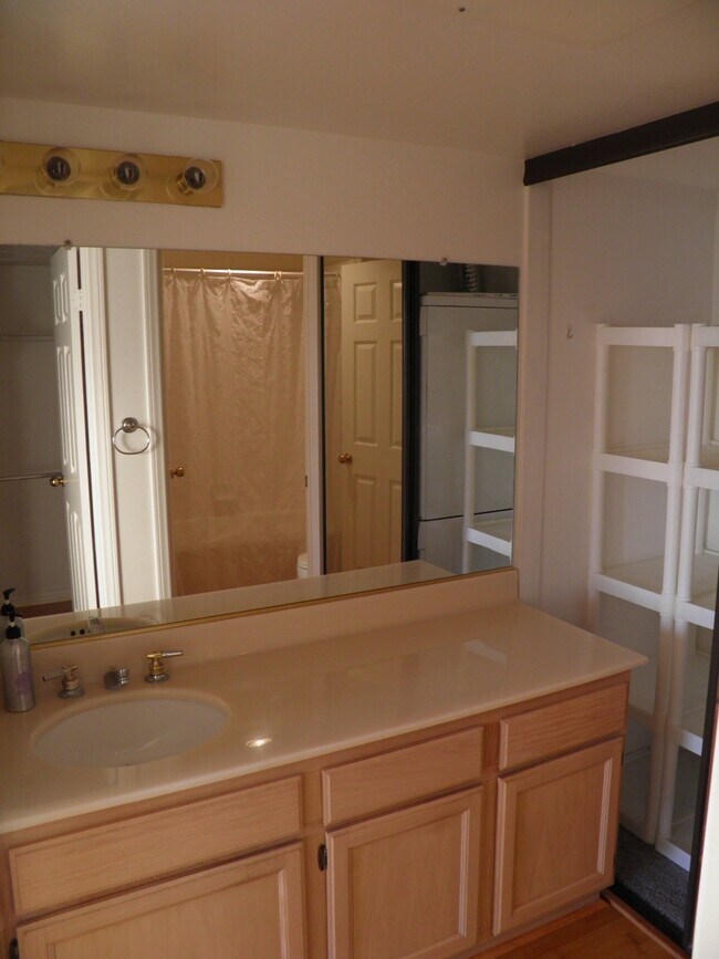 Building Photo - Great Ocean View Condo in La Costa, 1 bed/...
