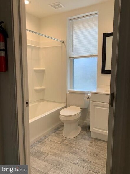 Building Photo - 1442 N Etting St