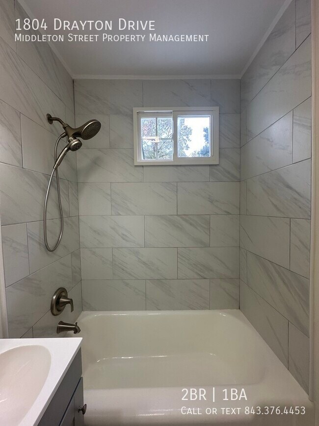 Building Photo - 1804 Drayton Dr