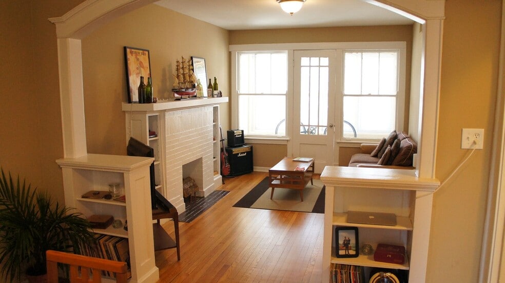 Primary Photo - 3445 W Schubert Ave