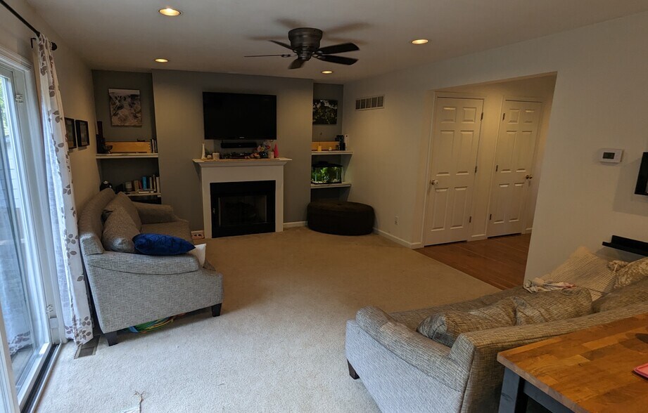 Primary Photo - 2562 Creve Coeur Dr