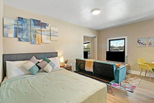 Building Photo - 5009 Columbia Ave