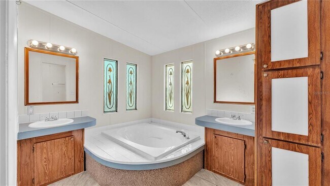 Building Photo - 8638 Gibson Oaks Dr