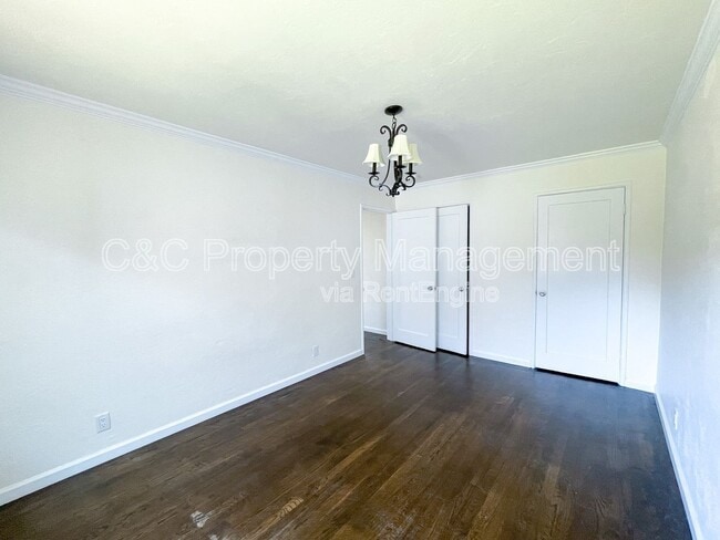 Building Photo - 1190 Luxton St