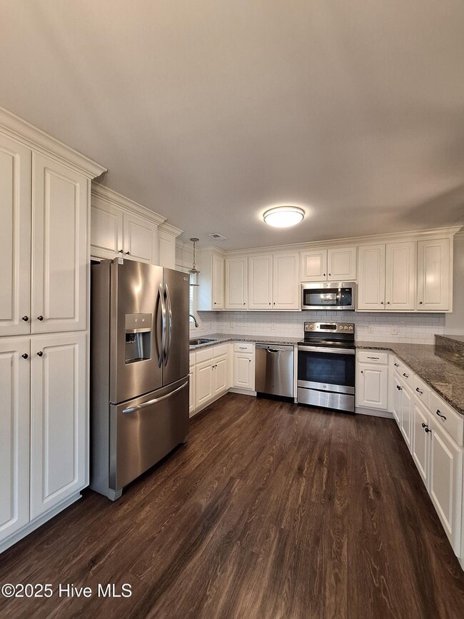 Building Photo - 1512 Penncross Dr
