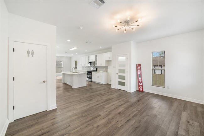 Building Photo - 2336 Charles Rd