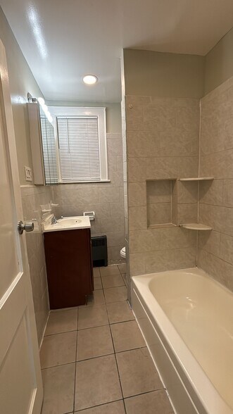 262 Ellis Ave 1 - 263 Ellis Ave