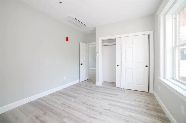 Building Photo - 566-572-572 Main St