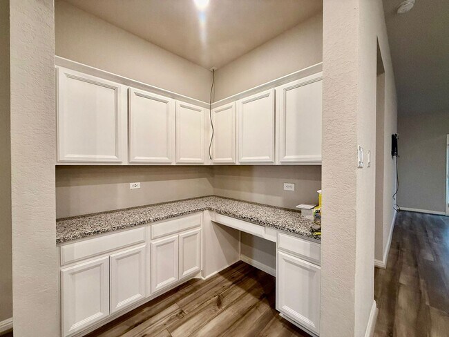 Building Photo - 12930 Lilly Pass