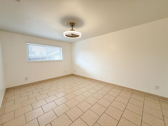 Building Photo - 7528-7528 Thistle Ln