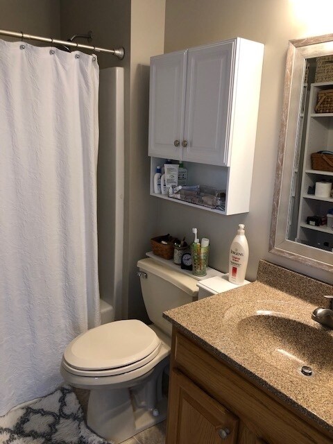 Building Photo - Quaint setting, One Level 3BR/ 2BA 2-Car Garage Condo