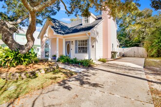 Building Photo - Innerarity Point Living at an Affordable Cost!