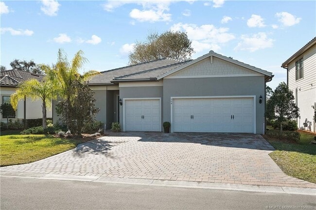 Building Photo - 564 SE Villandry Way