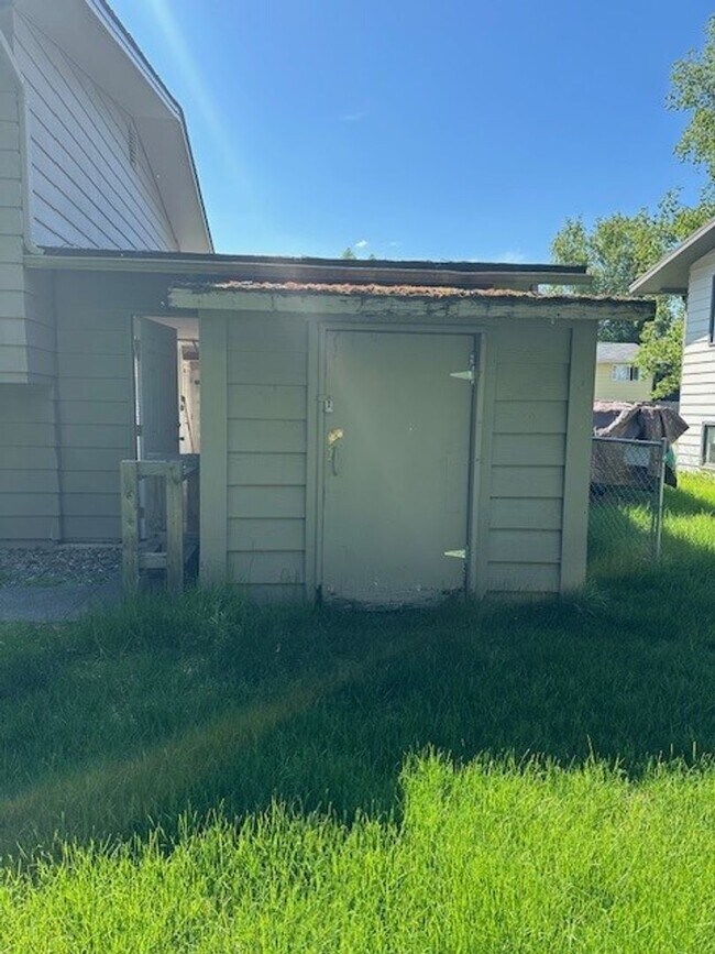 Building Photo - PRICE DROP!!!  The Perfect Family Home! La...