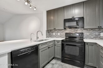 Building Photo - 7 Arbor Club Dr