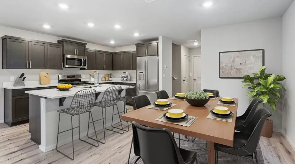 Building Photo - 4021 Village Center Dr SE