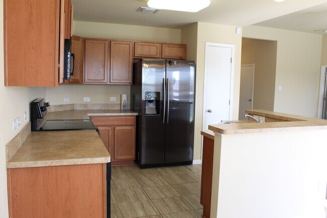 Building Photo - ALMOST NEW, CUTE 3 BEDROOM, 2 BATH