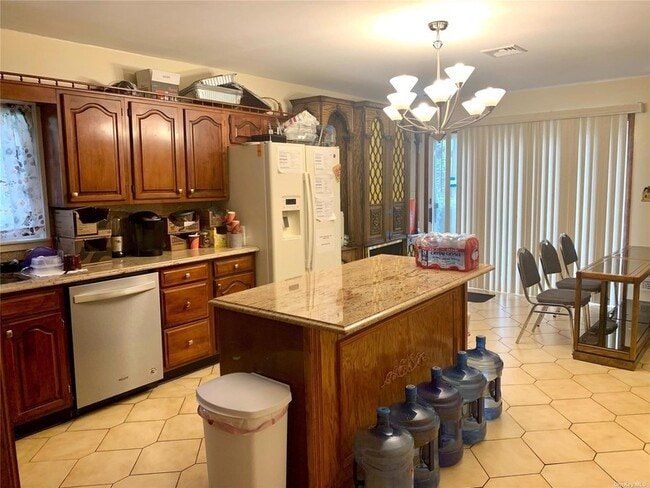 Building Photo - 11-26 143rd Place Unit