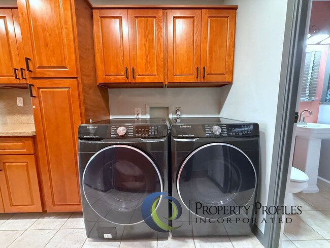 Building Photo - 4 Bedroom 2.5 bathroom Townhome in Kaholo ...