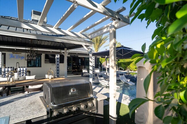 Building Photo - 8543 E Valley Vista Dr