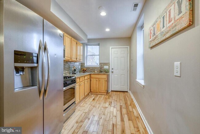Building Photo - 233 S Highland Ave