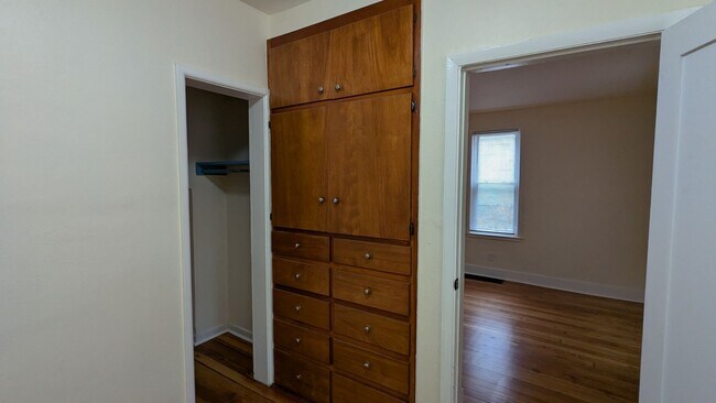 Building Photo - 1636 Manz St